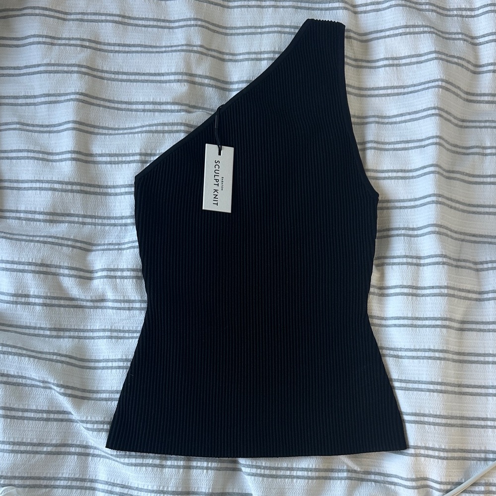 NWT Aritzia Babaton Sculpt knit off shoulder top
